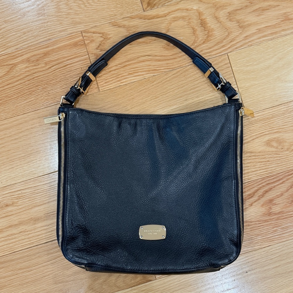 Michael Kors Black Leather Shoulder Bag - Picture 2 of 6